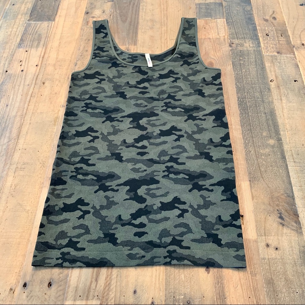 NWOT Skinnytees  Camo Tank in Small